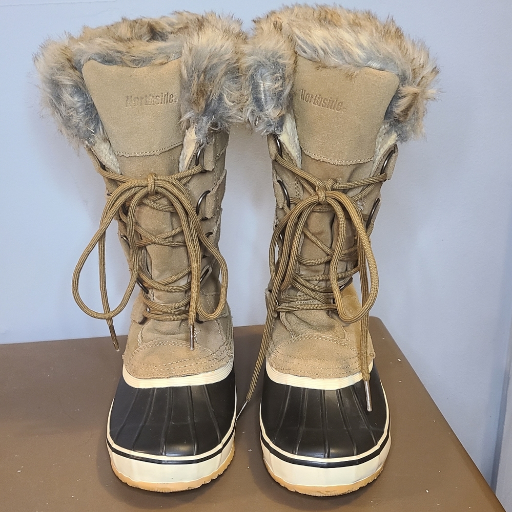 Women's Waterproof Northside KATHMANDU Snow Boots.